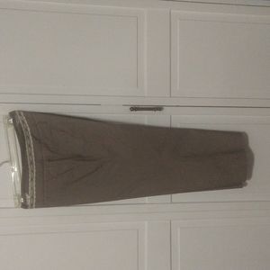 BEBE Capri Pants size 4